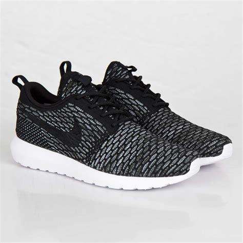 nike roshe run schwarz weiß sale|Nike flyknit Roshe run sale.